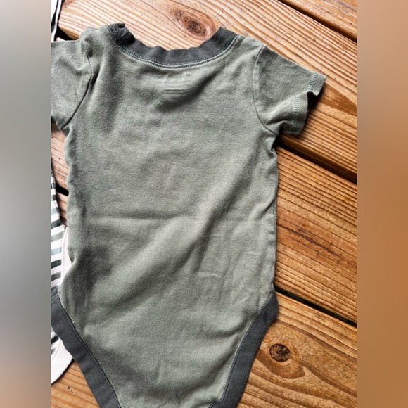 4 Infant baby toddler 12-18M The Children's Place Bodysuits - Picture 4 of 7